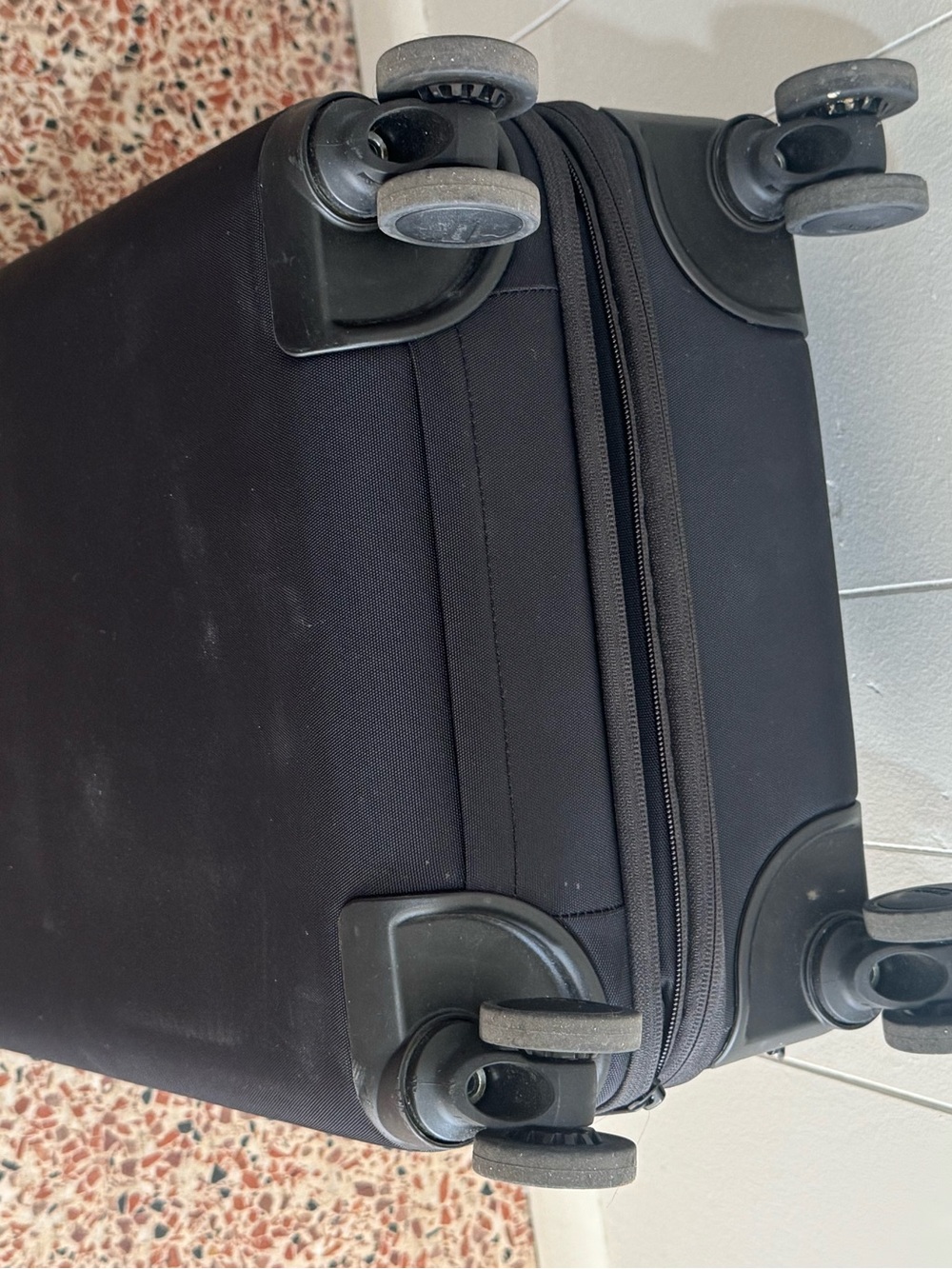 Away Black Softside Carry-On Rolling Spinner Suitcase Luggage - Picture 5 of 15